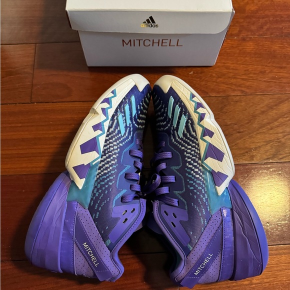 Adidas Mitchell DON Issue 4 Basketball men’s size 9.5 - Picture 9 of 9